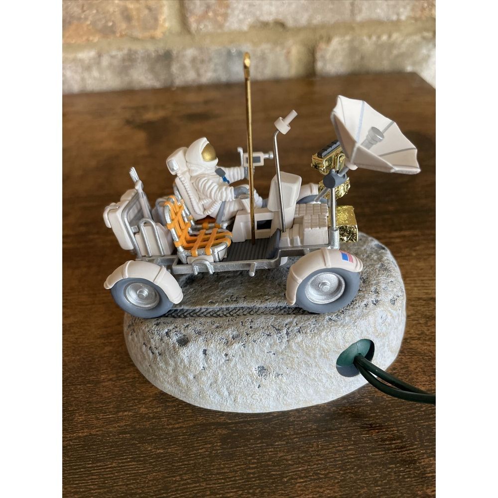 HALLMARK KEEPSAKE ORNAMENT LUNAR ROVER SPACE‎ MOON FLICKERING LIGHT NIB 1999 - Picture 9 of 16
